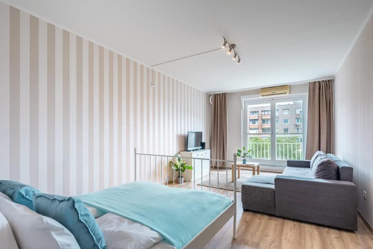 Quiet Near The Center Apartment *
